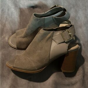 Elegant Tan Block Heel Sandals